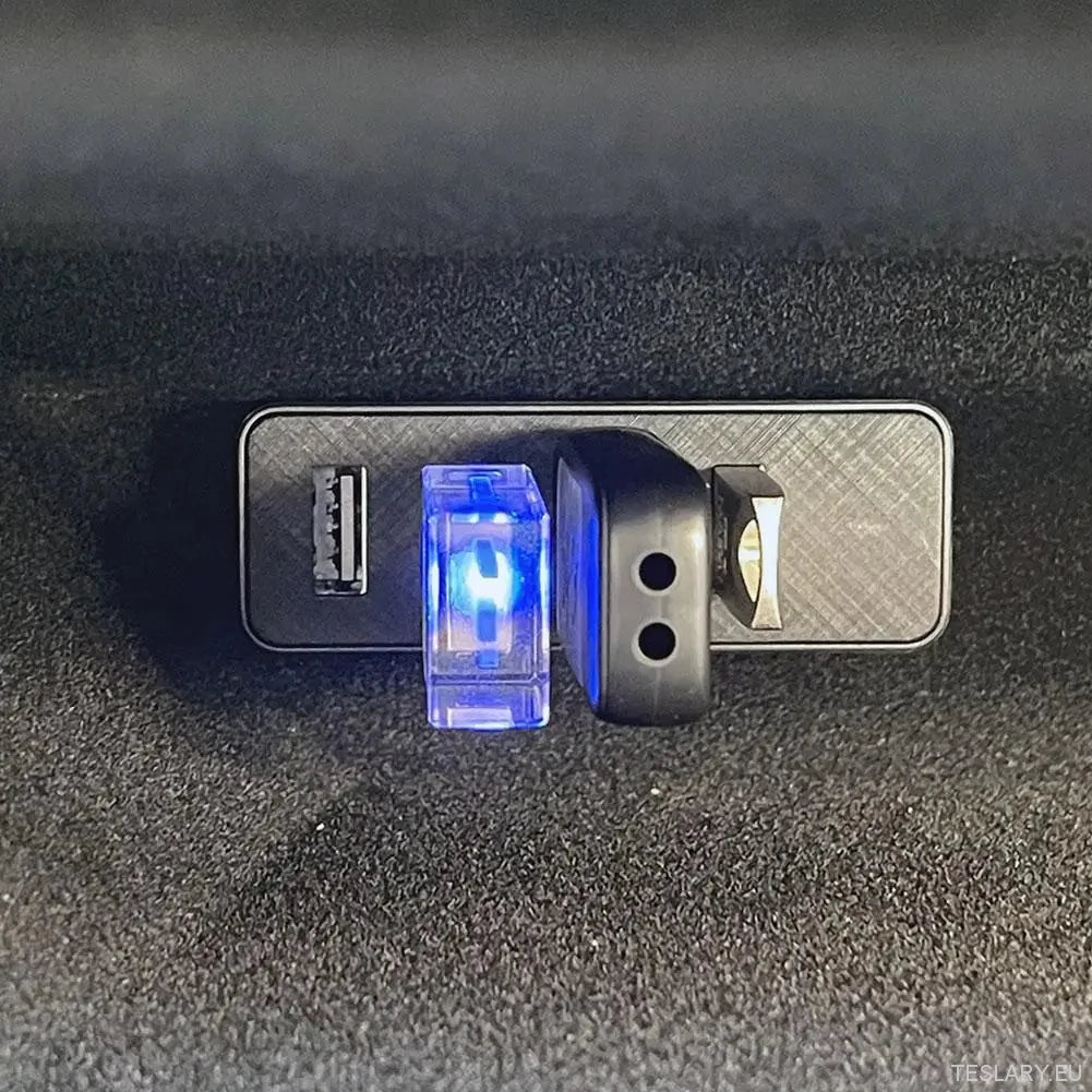 Tesla Model 3-fach USB-Hub und Schnellladestation für Handschuhfächer TESLARY Tesla Shop Zubehör Europa Niederlande Dublin Cork Irland Deutschland Spanien Alicante Frankreich Italien