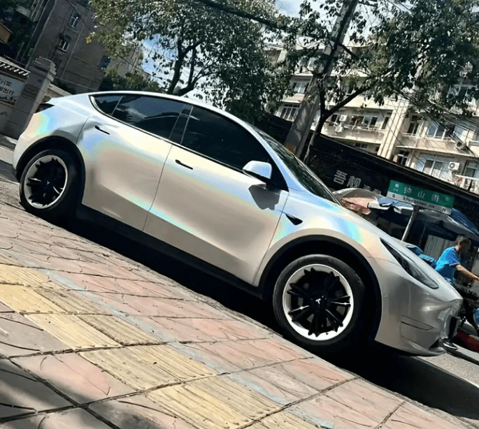 TESLA MODEL Y WHITE & BLACK Wheel Hub Covers 19 - inch for Model Y from 2022 to 2025 UNIQUE S14 - TESLARY Tesla Shop Accessories Europe Nederlands Dublin Cork Ireland Deutschland Espana Alicante France Italia